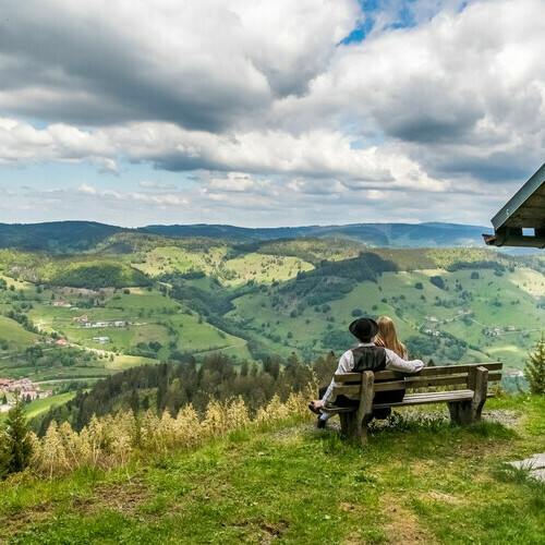 Aussichtspunkt Rollspitz mit Blick auf die Schwarzwaldtler 
