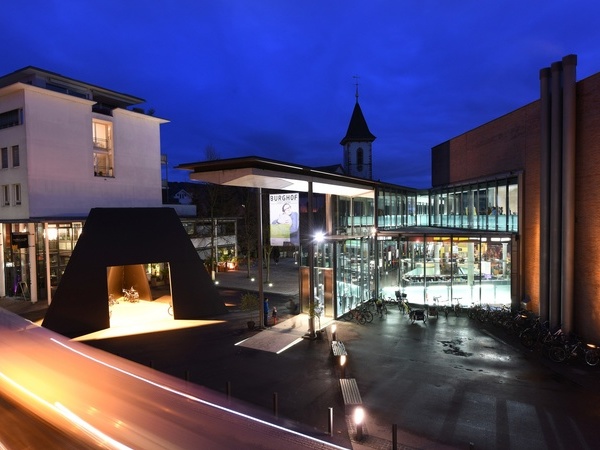 Der Burghof und das Dreilndermuseum,  Juri Junkov 