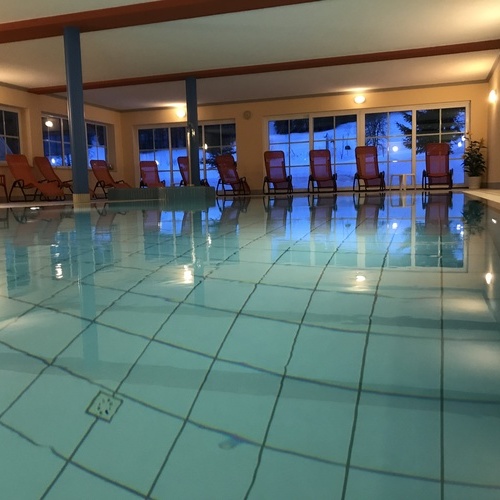 Ansicht des Hallenbads - Ansicht des Hallenbads -