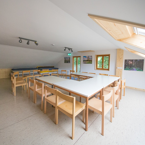 Matratzenlager oder Seminarraum - Platz für circa 30 Personen z.B. Musikprobe Circa 25 Matratzen im Lager Matratzenlager oder Seminarraum - Platz für circa 30 Personen z.B. Musikprobe Circa 25 Matratzen im Lager