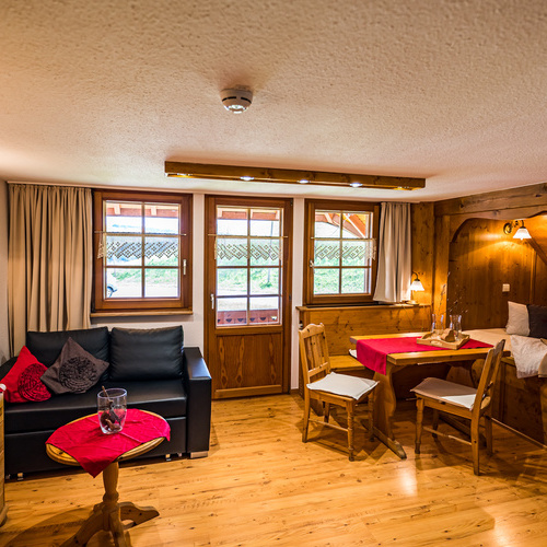 Ferienwohnung Kornblume für 1 - 2 Personen - gemütlich & kuschelig.Auf kleinem Raum alles da. Überdachter Balkon. Auch als Einzelzimmer inkl. Service buchbar.