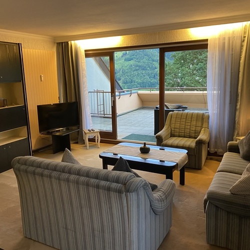 Wohnzimmer mit Sitzecke - Wohnzimmer mit Sitzecke -