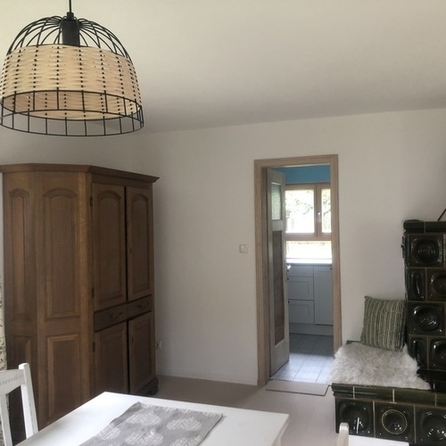 Blick vom Esstisch auf den Kachelofen und die Küchentür - Blick vom Esstisch auf den Kachelofen und die Küchentür -