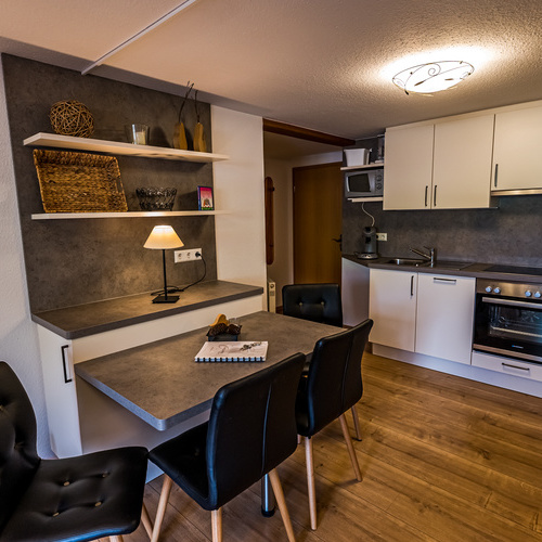 Ferienwohnung Nazisse für 2- 4 Personen - gut ausgestattete Küche, gemütlicher Essplatz 