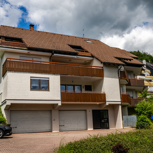 Außenansicht des Hauses, die Wohnung befindet sich in einem Mehrfamilienhaus - Außenansicht des Hauses, die Wohnung befindet sich in einem Mehrfamilienhaus -